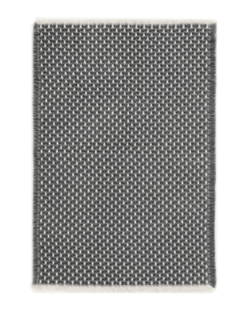 checkered-bath-mat-absorbs-water-quickly Bath mat with checkered texture that efficiently absorbs water and keeps the bathroom floor dry