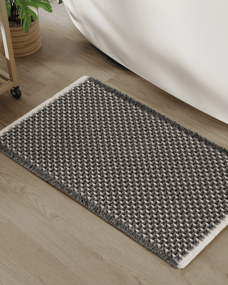 checkered-bath-mat-for-moisture-control