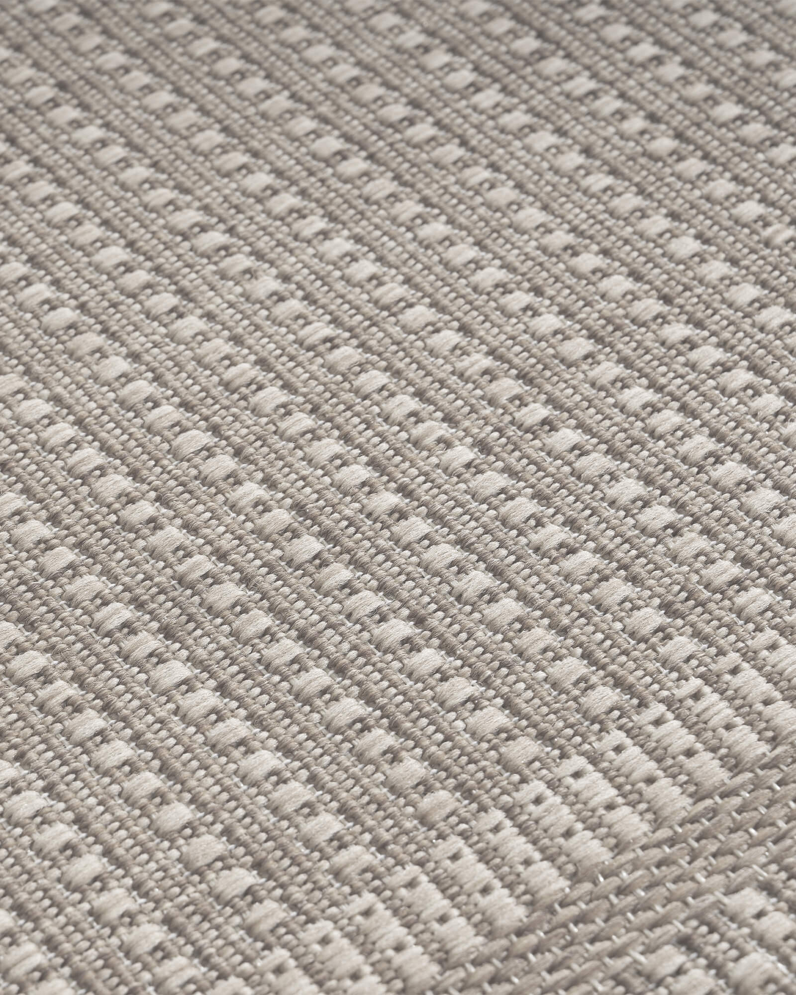 close-up-gray-woven-indoor-outdoor-rug-with-jute-look-texture