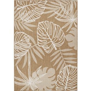 Made for real family use, this indoor outdoor rug stands up to patio life with pets thanks to its fade resistant surface and low maintenance care.