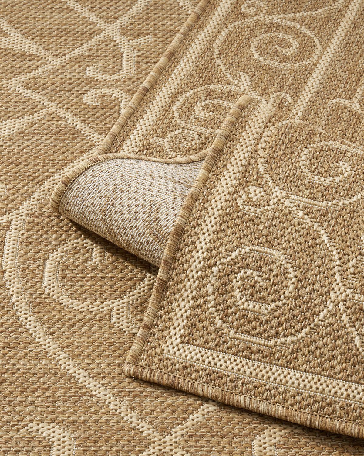indoor-outdoor-rug-for-cozy-balcony-corners-and-high-traffic-rooms