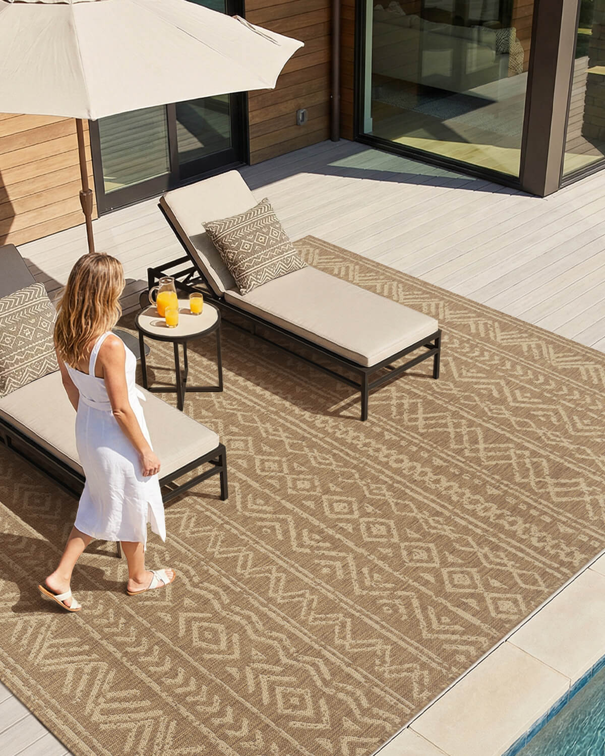 indoor-outdoor-rug-for-relaxed-outdoor-living-and-modern-home-spaces