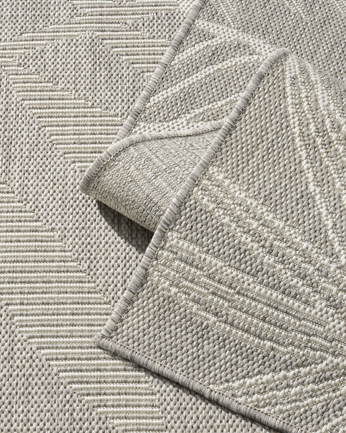 indoor-outdoor-rug-versatile-durable-rug-for-porch-and-balcony-use