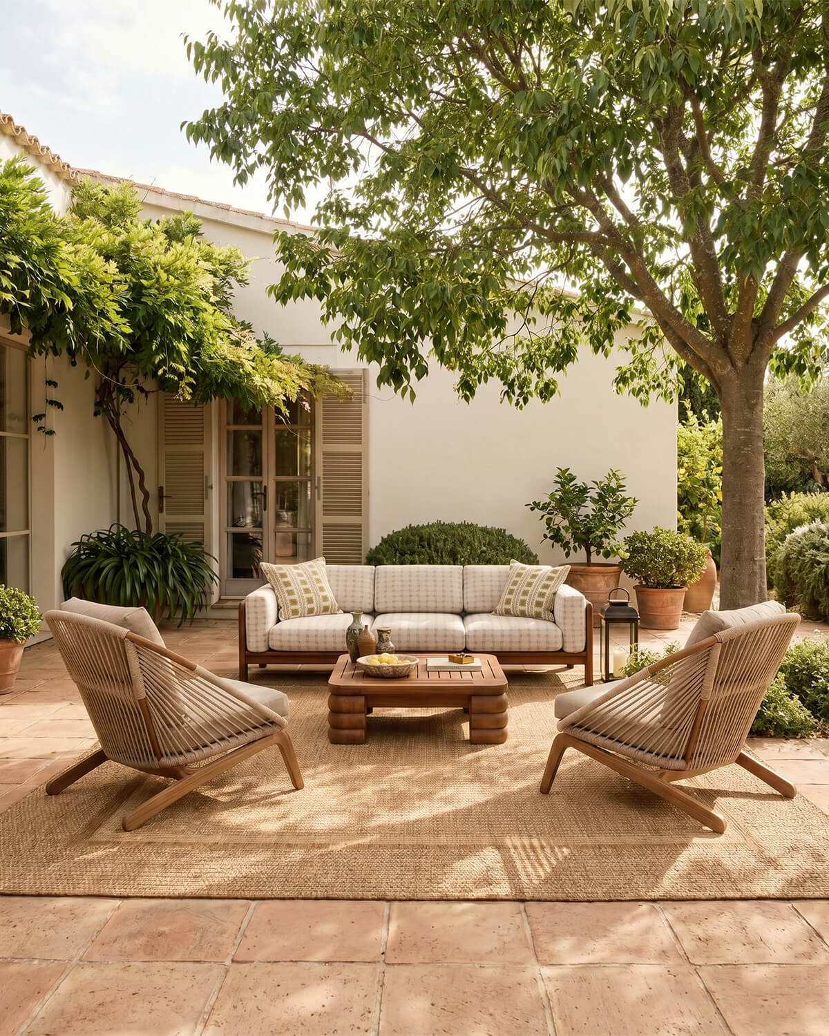 outdoor-rug-durable-easy-clean-patio-family-space-home-decor