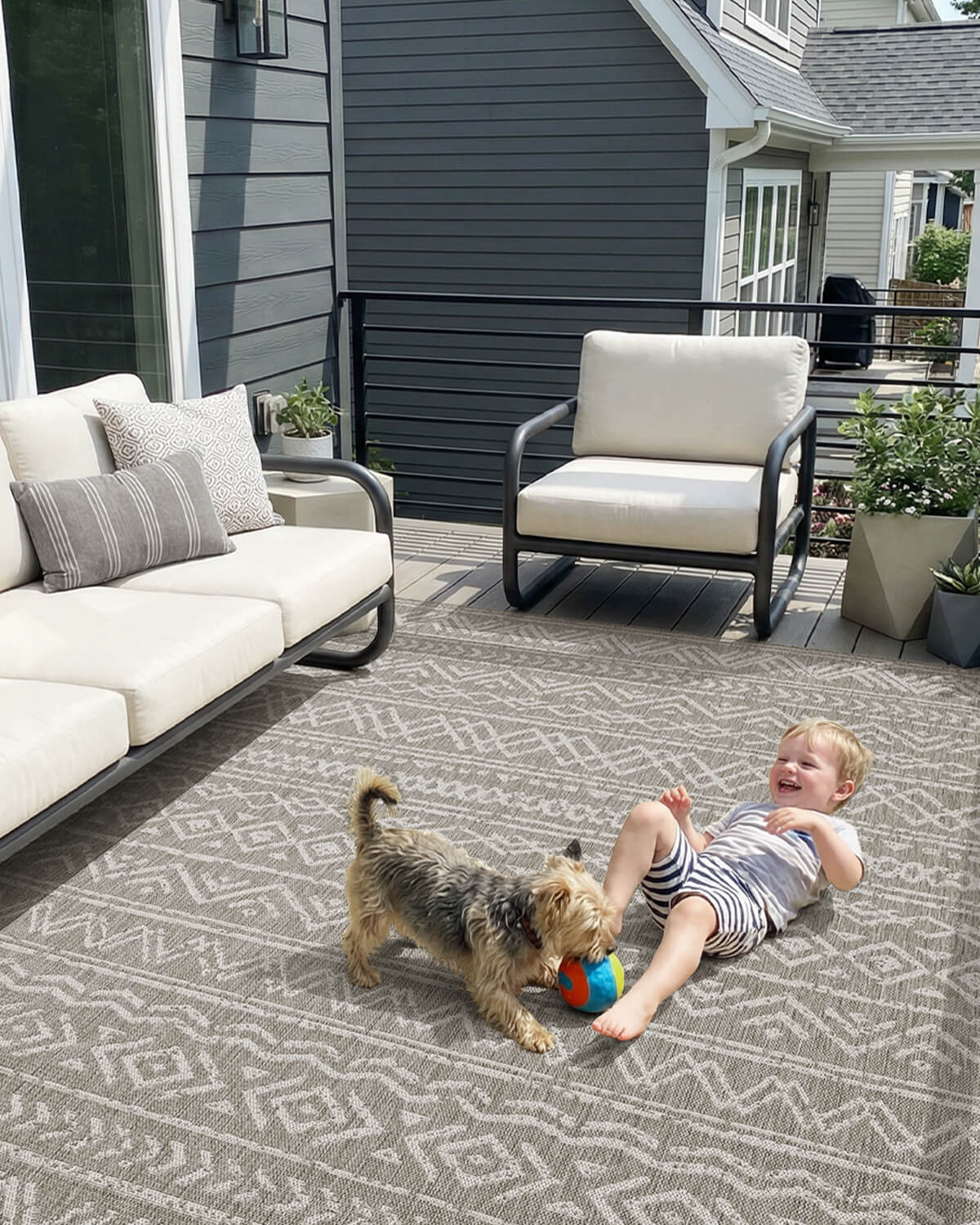 pet-friendly-indoor-outdoor-rug-for-patio-deck-and-living-space