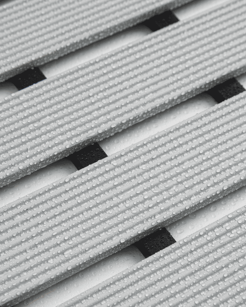 secure-rubber-bath-mat-for-slip-prevention