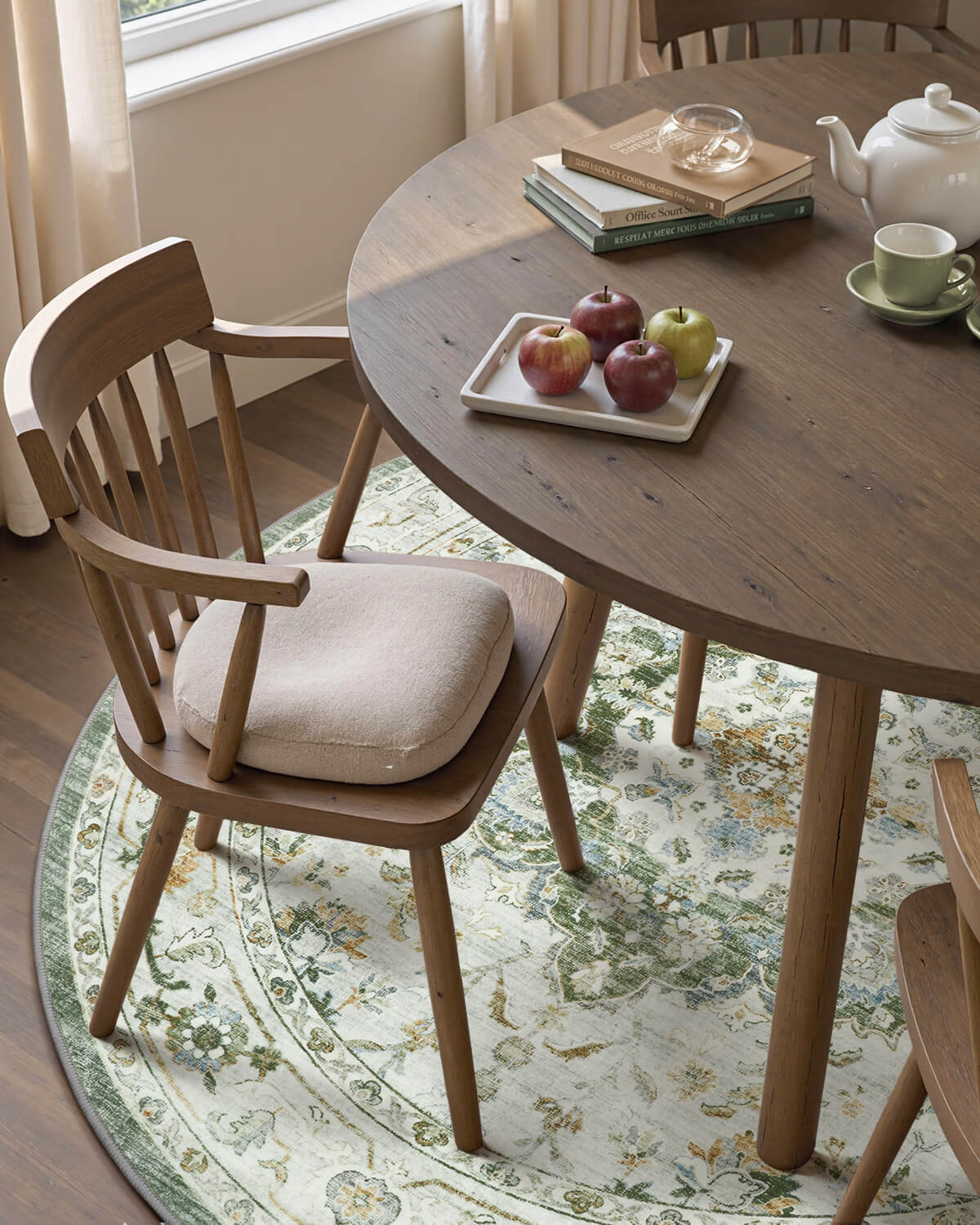 soft-floral-vintage-rug-for-layered-home-styling