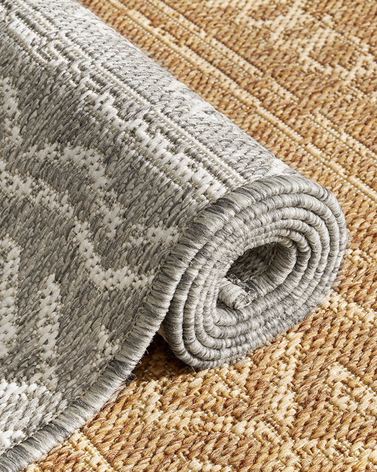 soft-indoor-outdoor-rug-for-relaxed-patio-living-and-family-comfort
